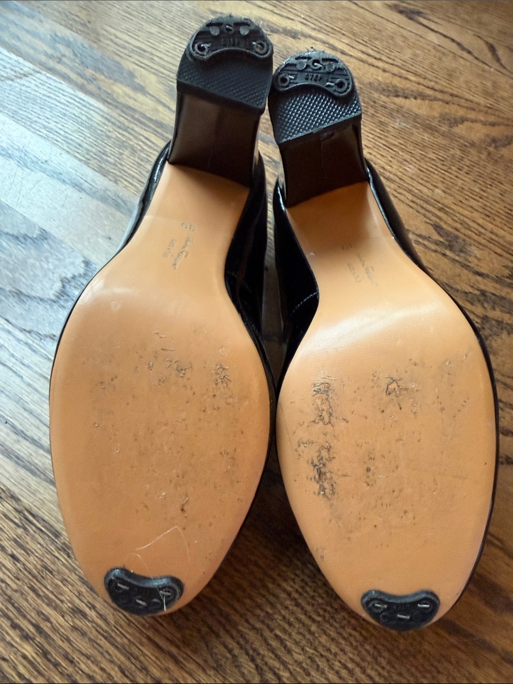 Salvatore Ferragamo Black Patent Pumps with Gold Vara Buckle - Picture 2 of 5